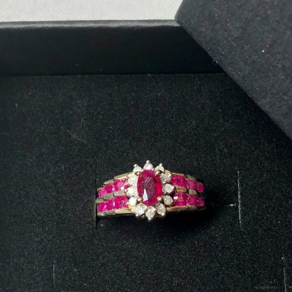 10k gold Ruby and Diamond ring Size 75 Vintage 90s Like new